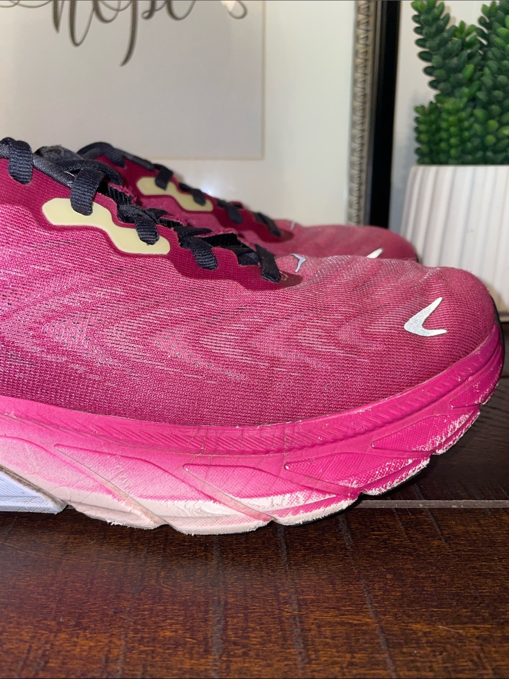 Hoka Arahi 6 Pink Athletic Running Shoes Sneakers Size 8B Festival Fuchsia - Picture 2 of 16